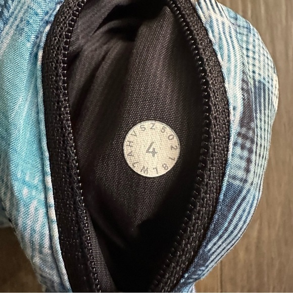 Lululemon Tracker Short V 4" in Sun Dazed Multi Blue - Size 4 - Picture 11 of 11